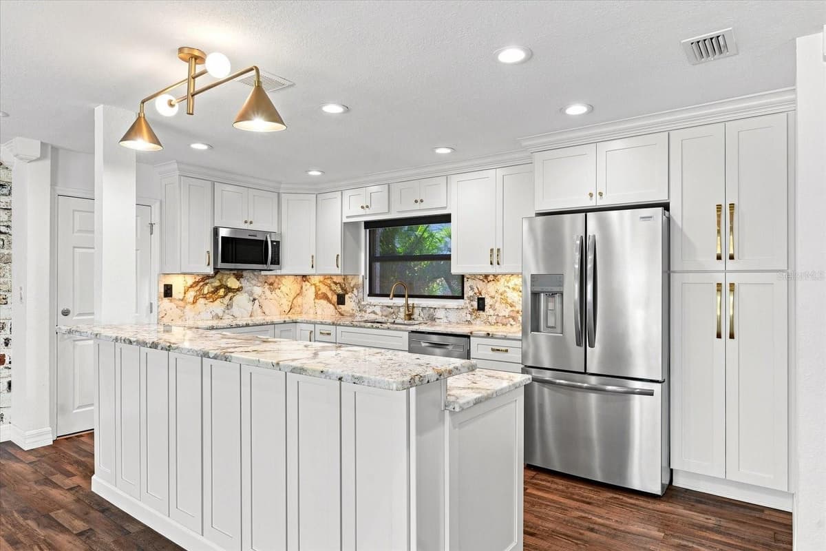 7852 CAUSEWAY BOULEVARD — photo 25 of 64