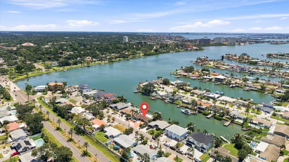 7852 CAUSEWAY BOULEVARD — photo 3 of 64