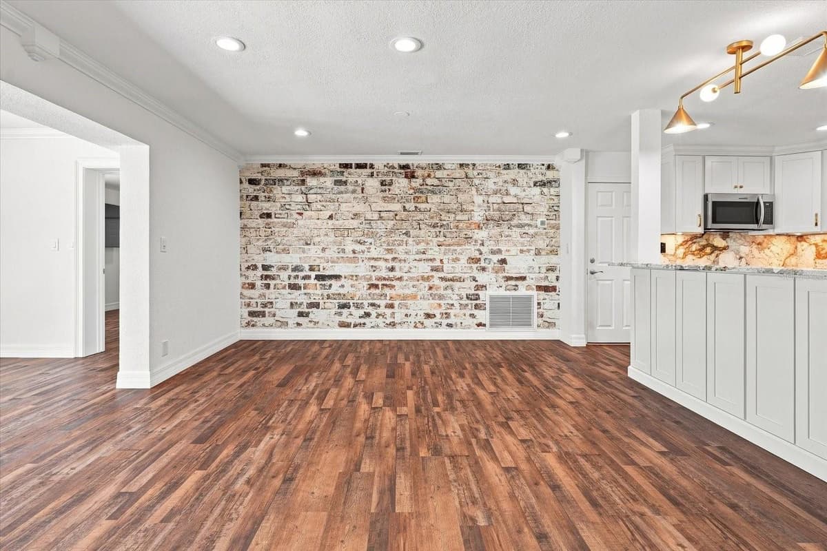 7852 CAUSEWAY BOULEVARD — photo 19 of 64