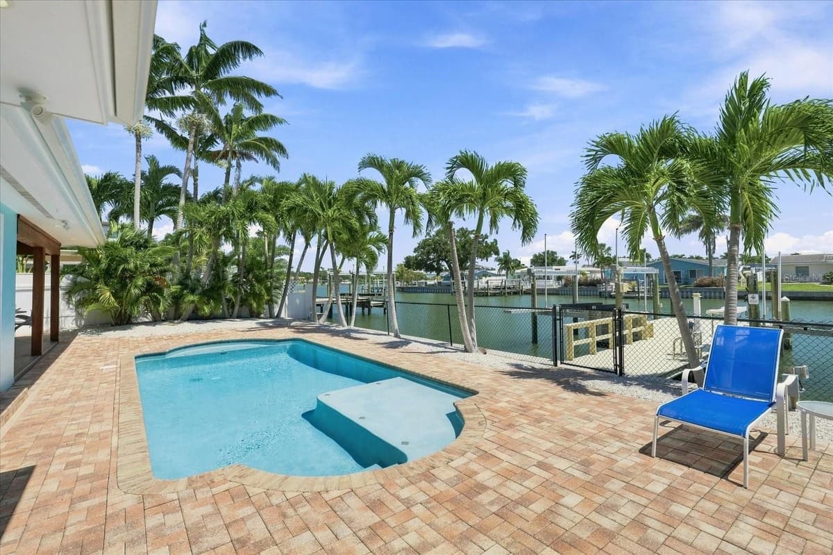 7852 CAUSEWAY BOULEVARD — photo 7 of 64