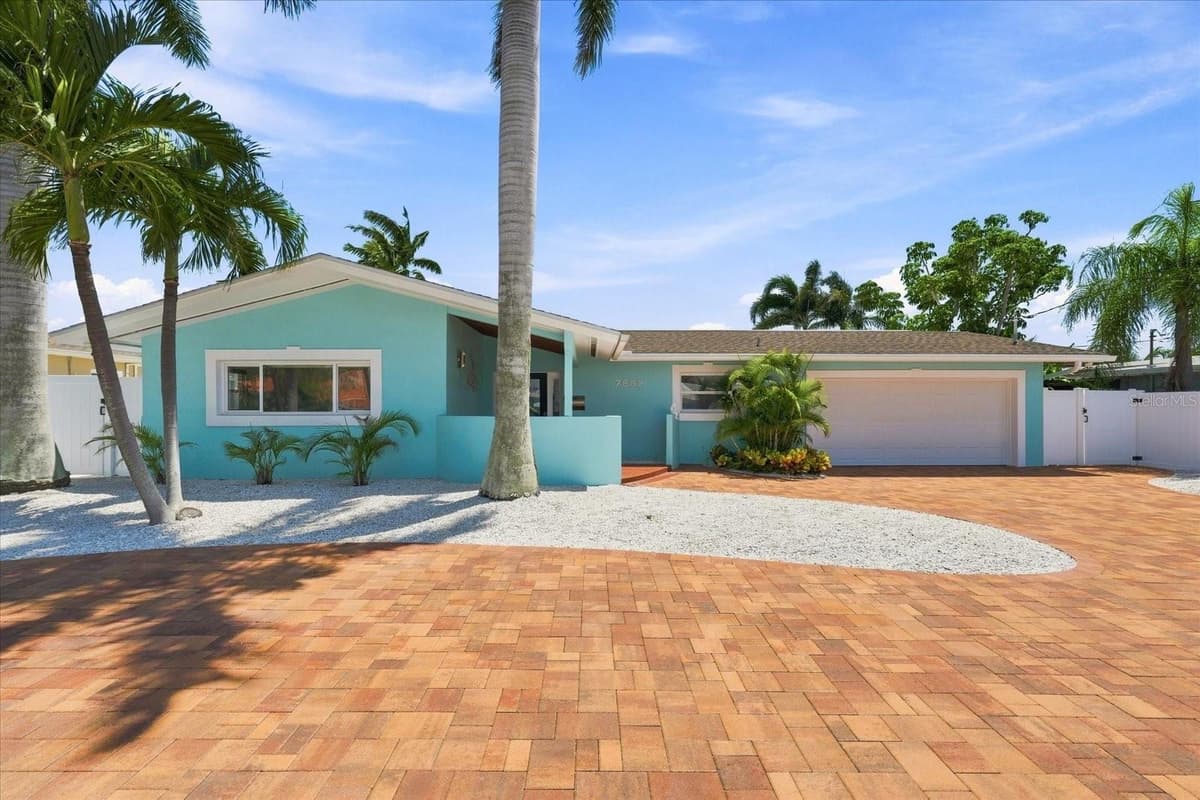 7852 CAUSEWAY BOULEVARD — photo 2 of 64