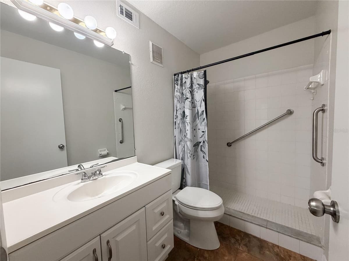 5920 80TH STREET — photo 13 of 40