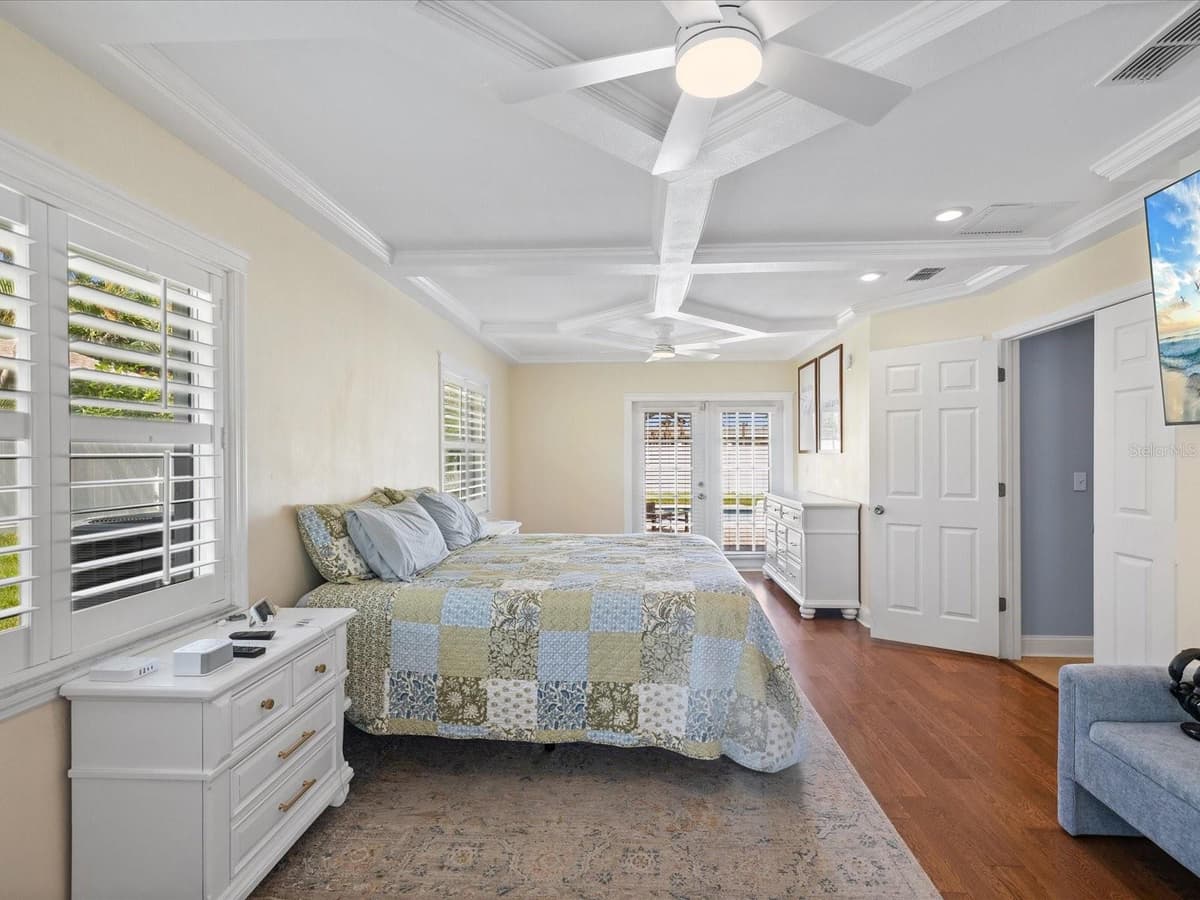 118 LIVE OAK LANE — photo 12 of 39