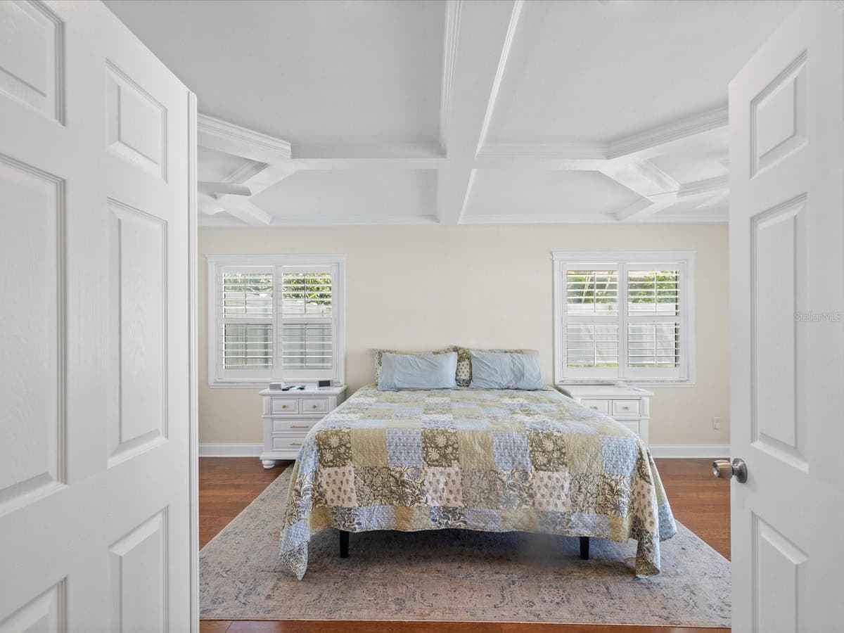 118 LIVE OAK LANE — photo 11 of 39