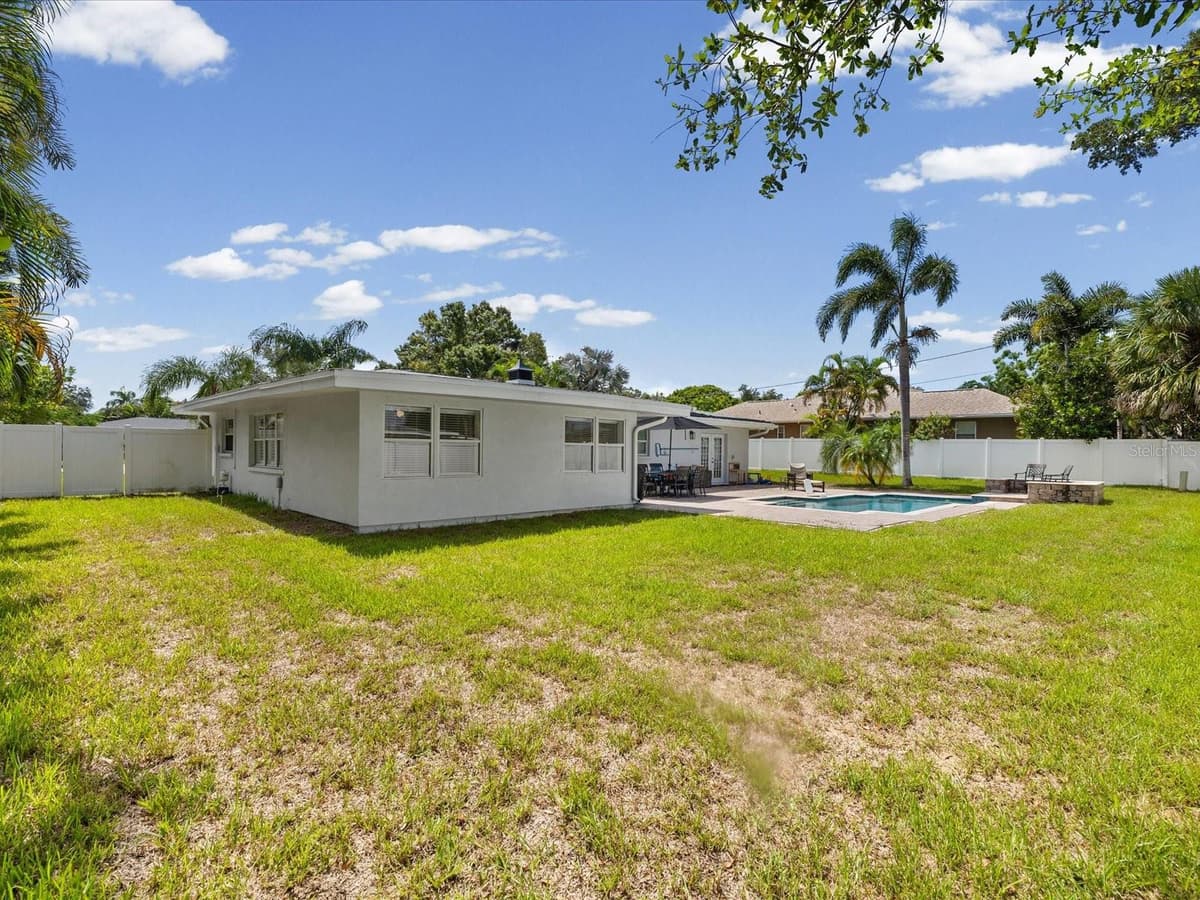 118 LIVE OAK LANE — photo 30 of 39