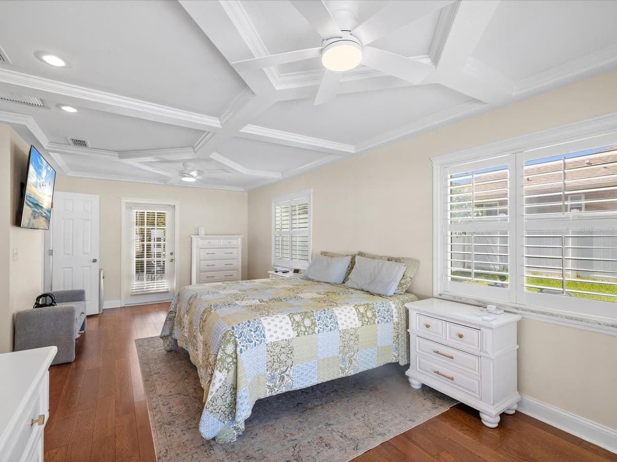 118 LIVE OAK LANE — photo 13 of 39