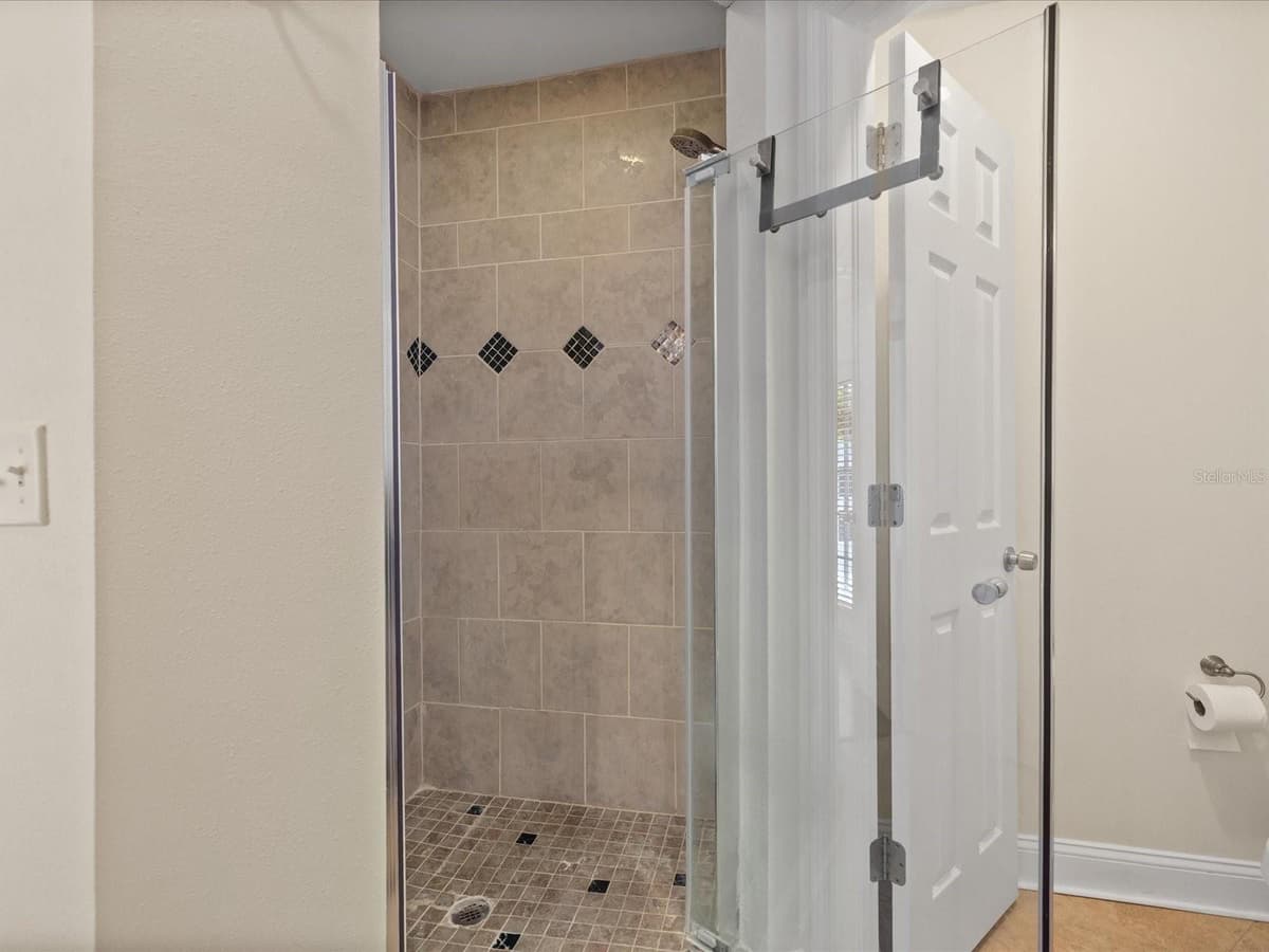 118 LIVE OAK LANE — photo 15 of 39