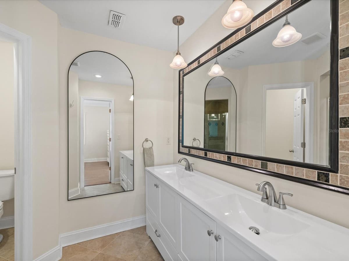 118 LIVE OAK LANE — photo 14 of 39