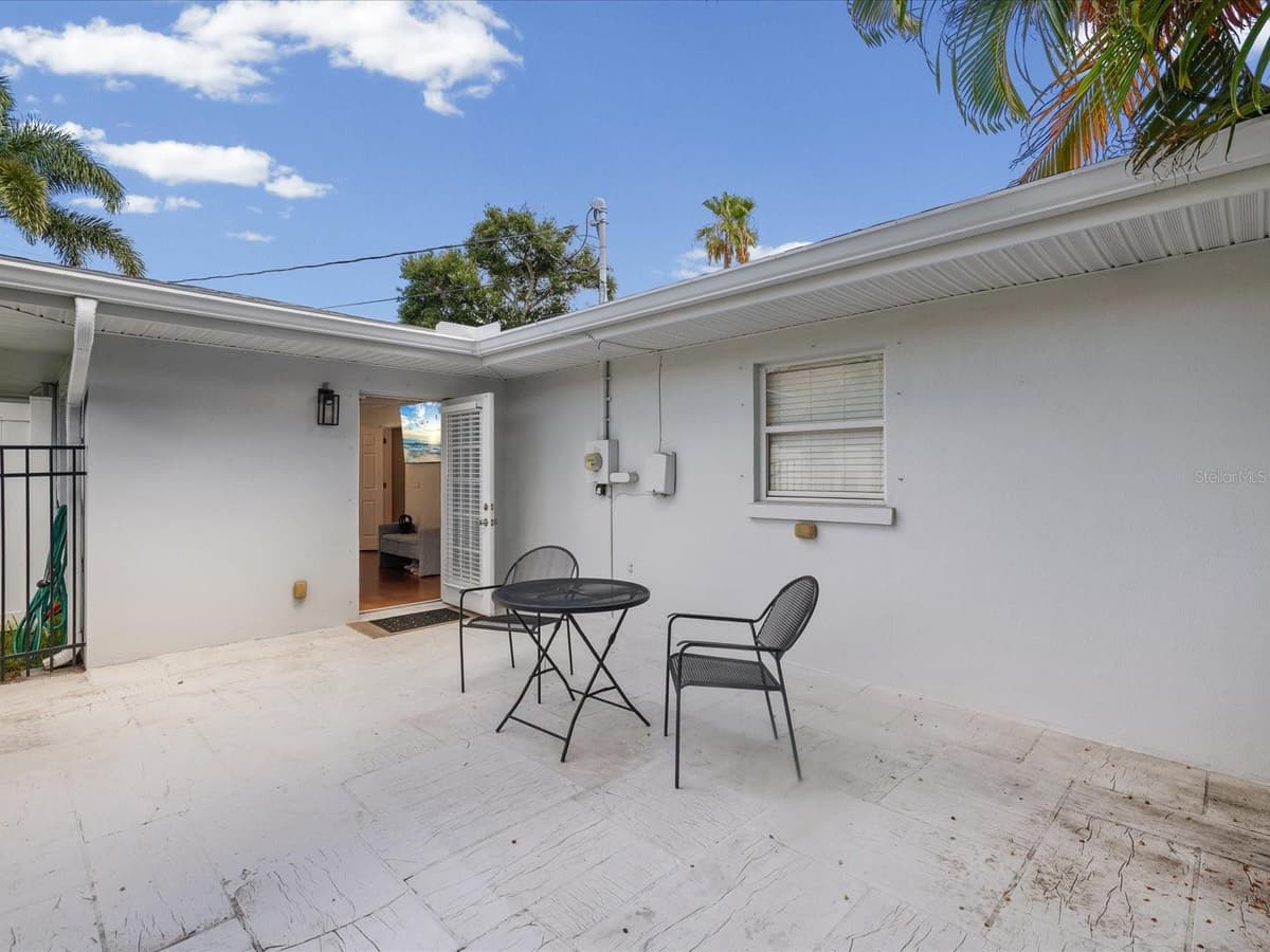 118 LIVE OAK LANE — photo 18 of 39