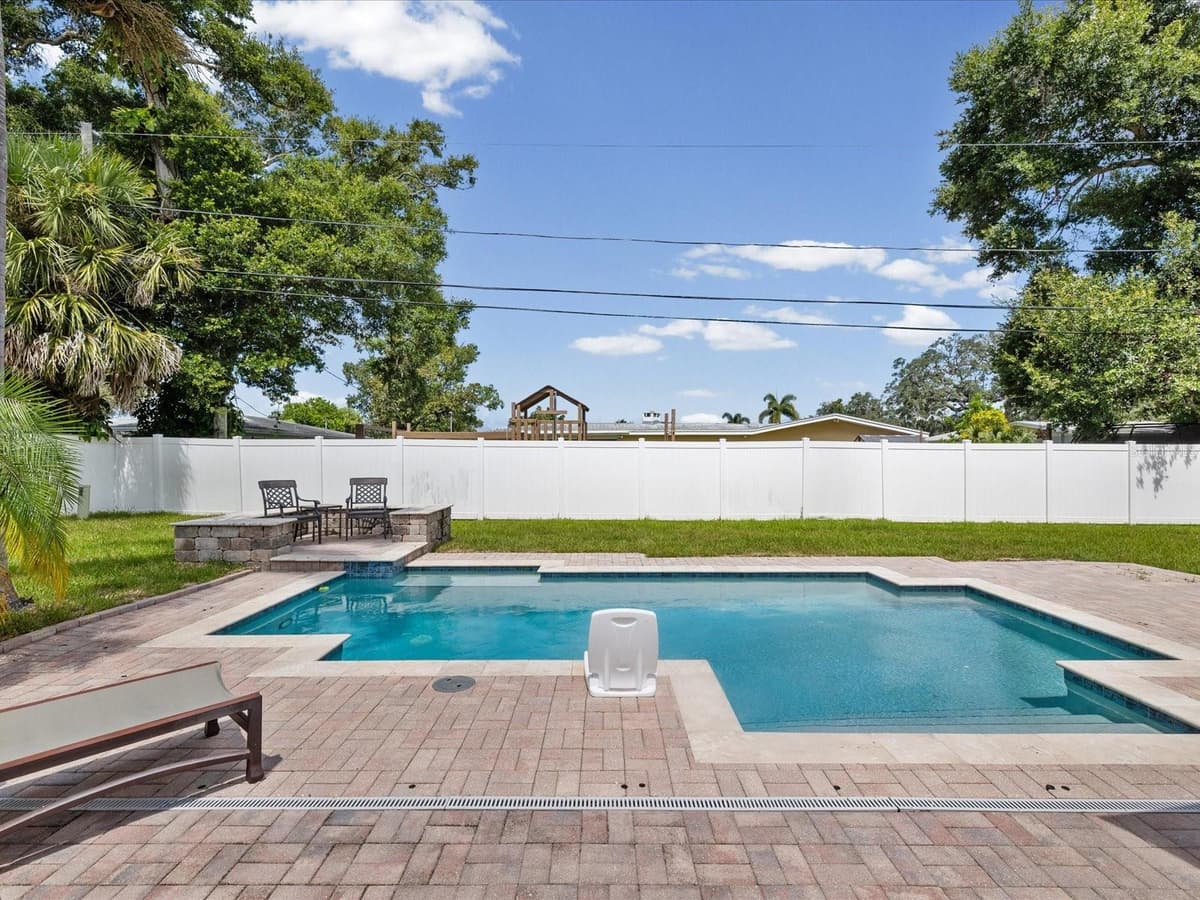 118 LIVE OAK LANE — photo 29 of 39