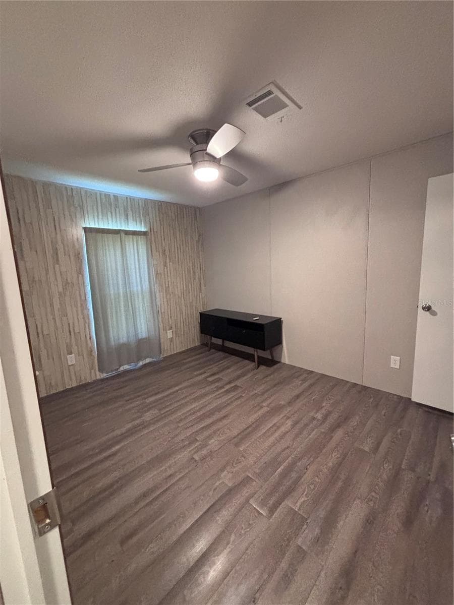 133 OAK CIRCLE — photo 2 of 3