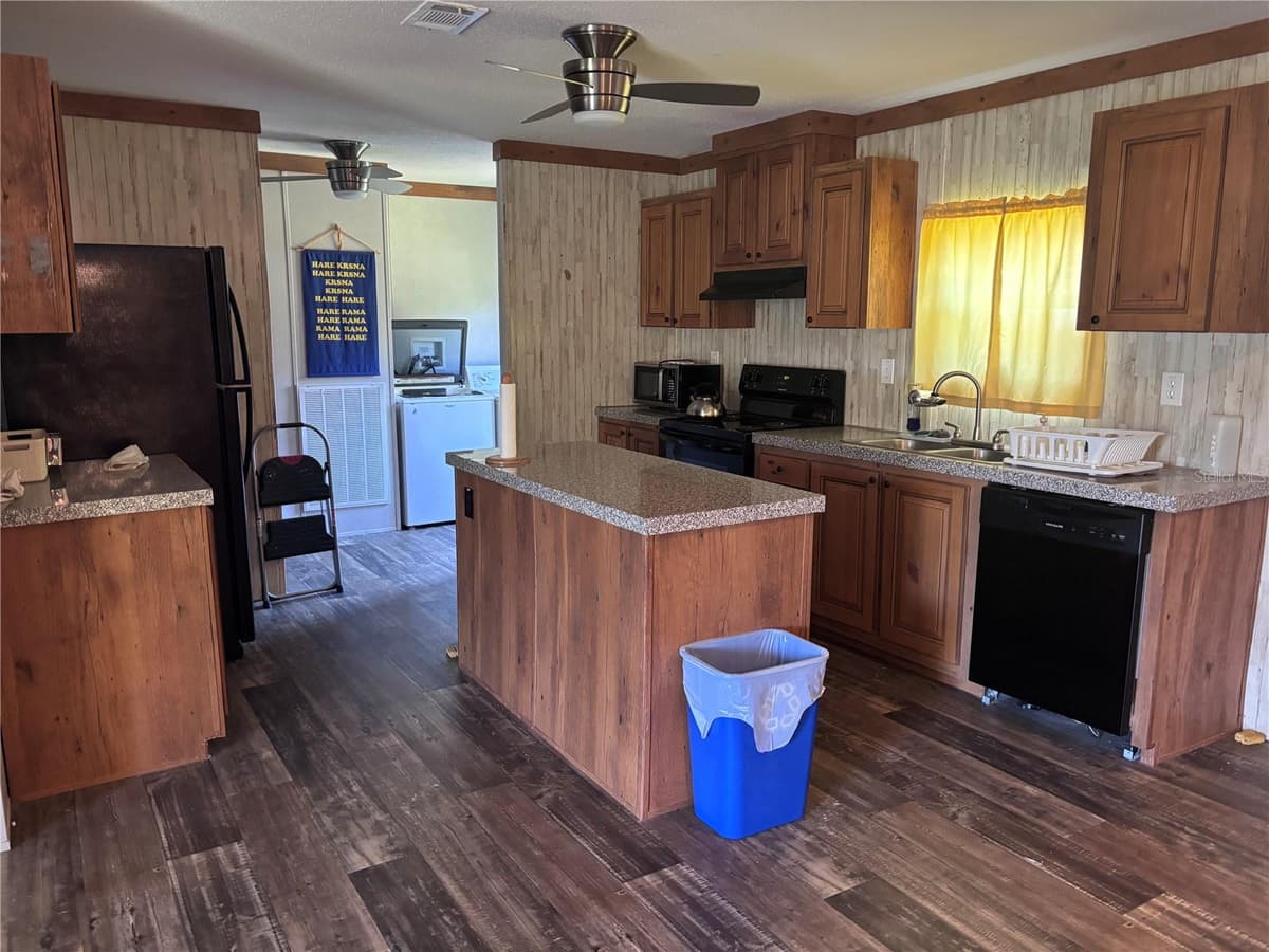 133 OAK CIRCLE — photo 3 of 3