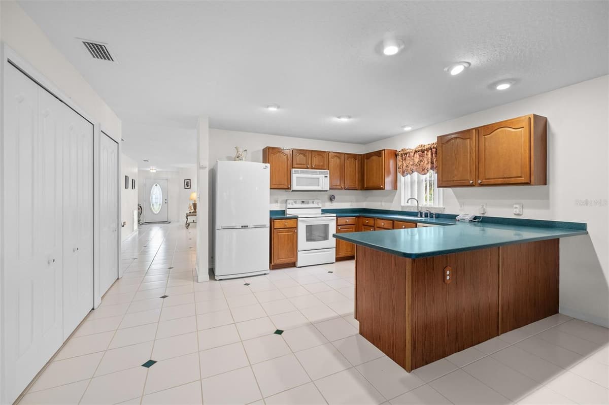401 BROOKEDGE NE STREET — photo 12 of 36
