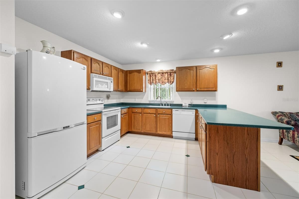 401 BROOKEDGE NE STREET — photo 13 of 36