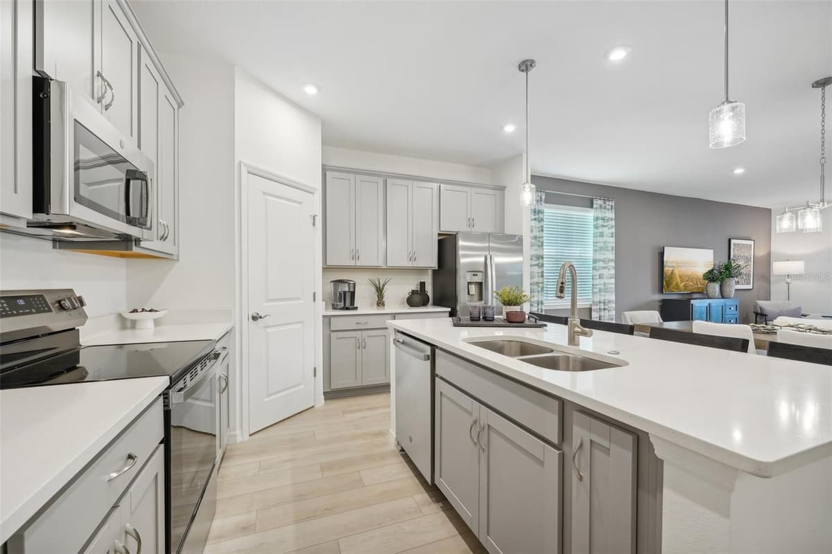 1092 CLAY BOULEVARD — photo 10 of 39