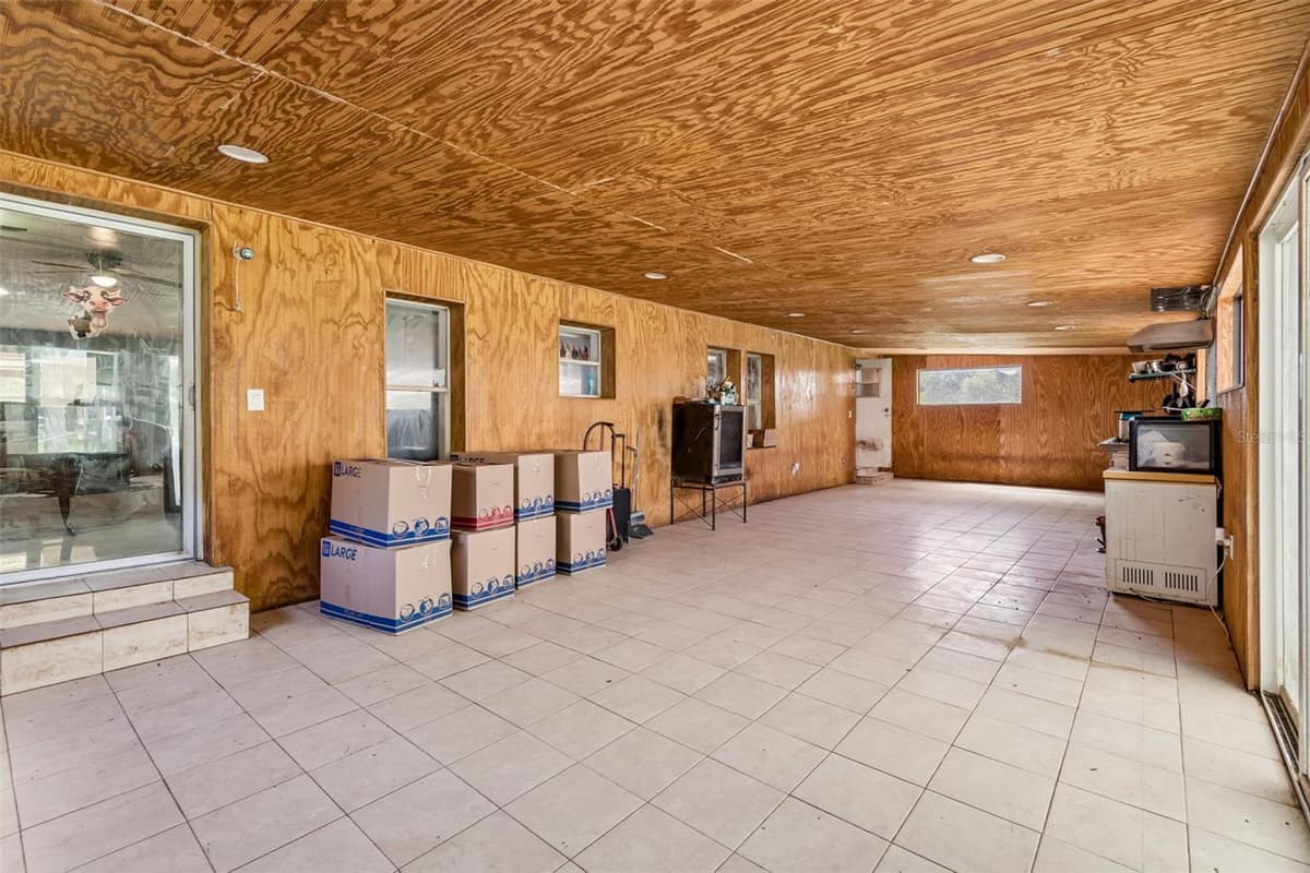 18020 RIGSBY ROAD — photo 17 of 24