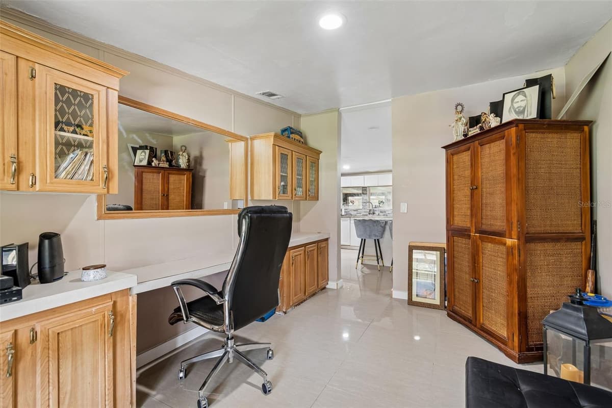 18020 RIGSBY ROAD — photo 13 of 24