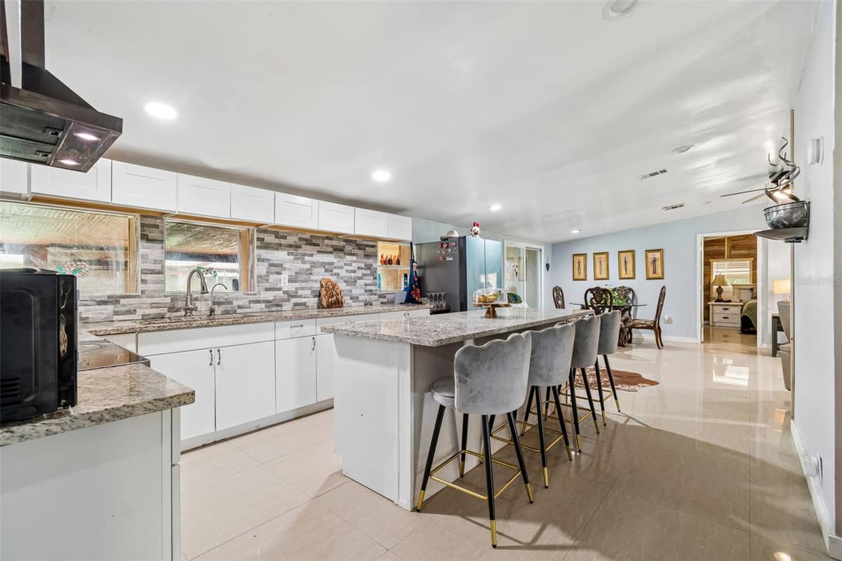 18020 RIGSBY ROAD — photo 10 of 24