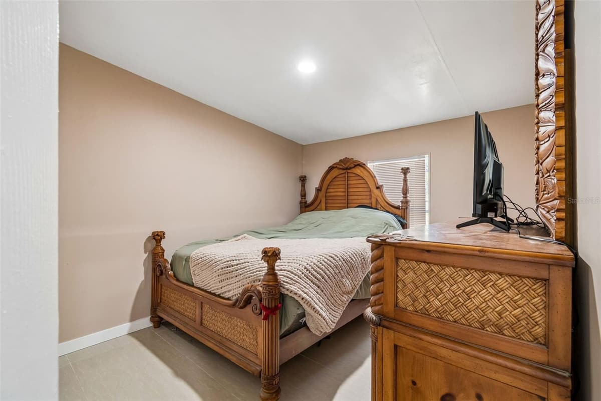 18020 RIGSBY ROAD — photo 18 of 24