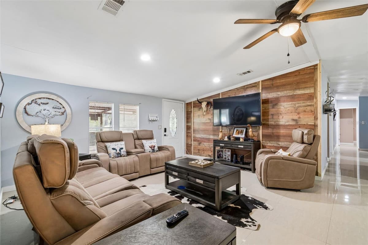 18020 RIGSBY ROAD — photo 7 of 24