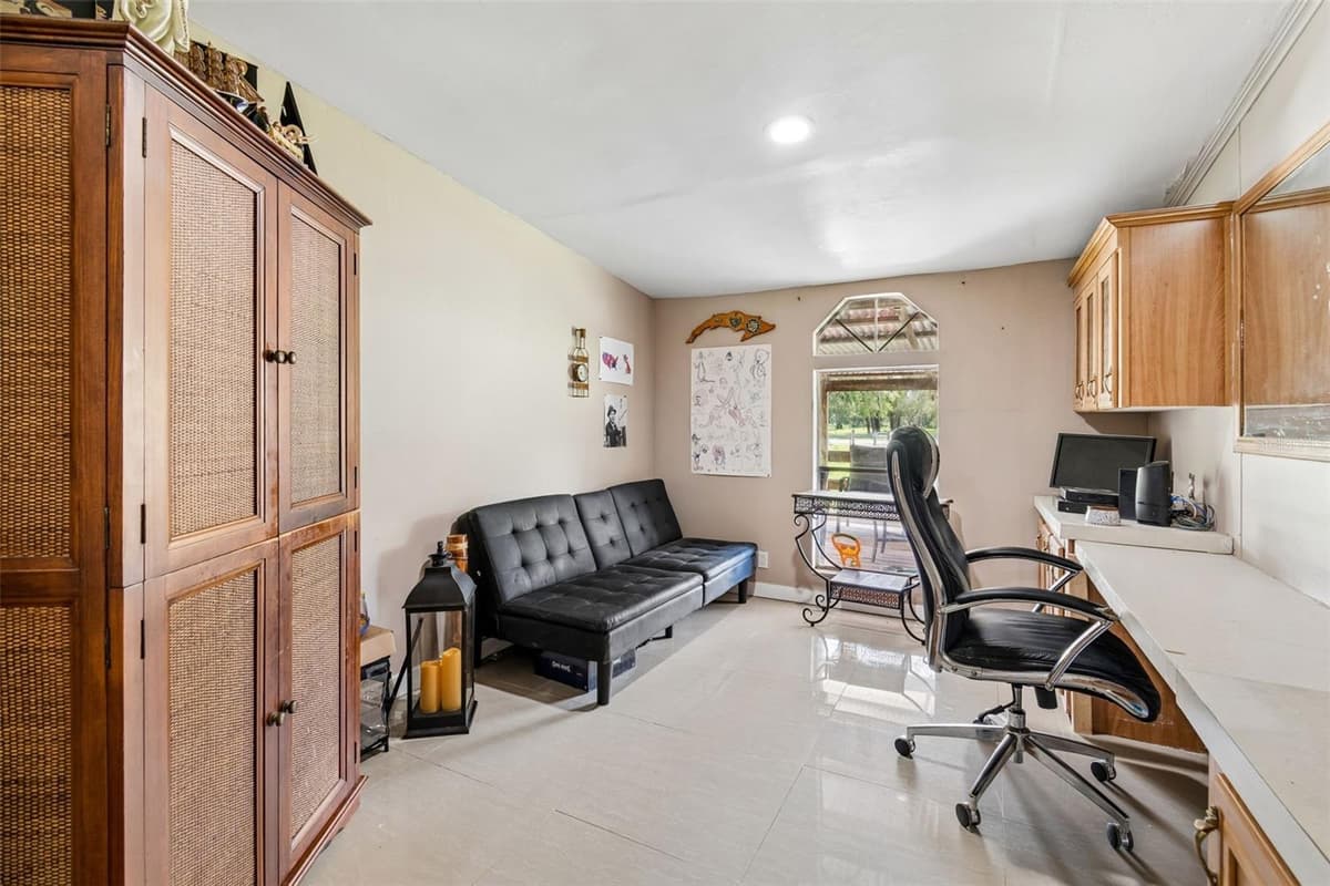 18020 RIGSBY ROAD — photo 14 of 24
