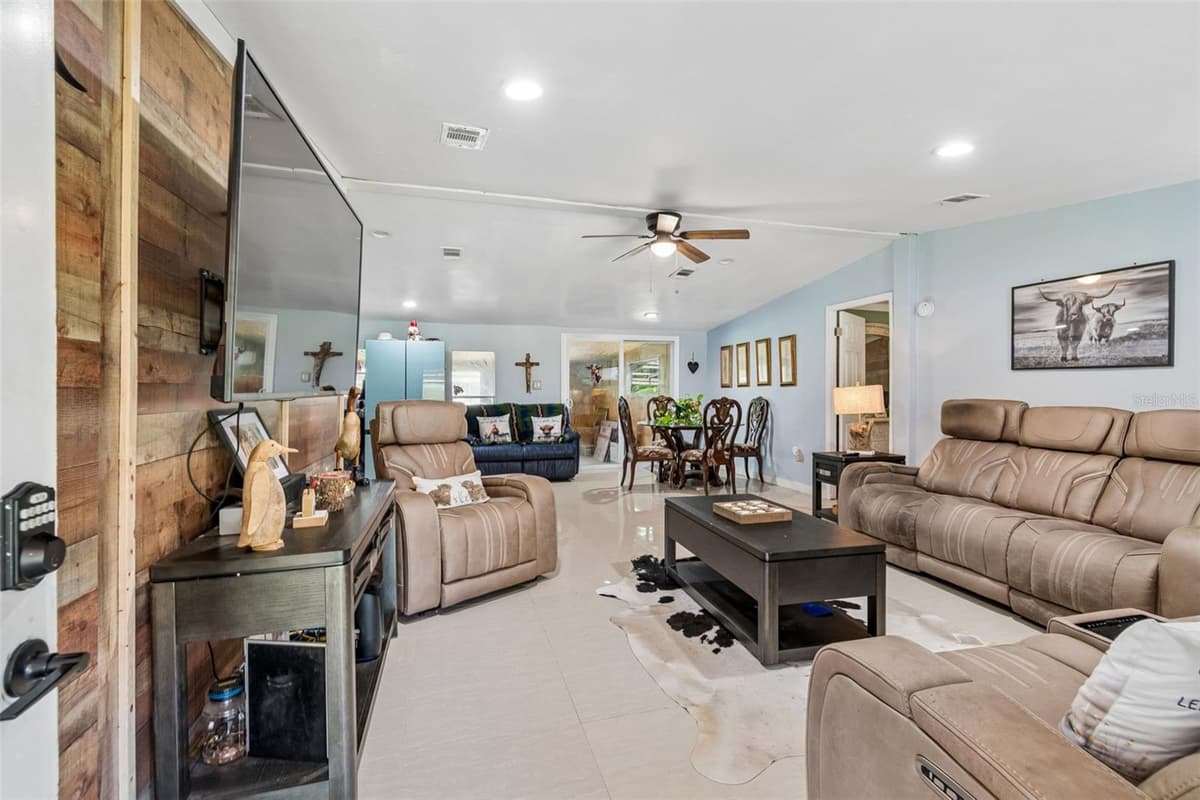 18020 RIGSBY ROAD — photo 6 of 24