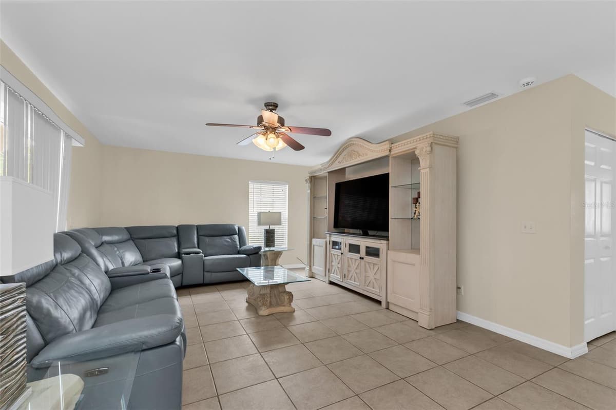 4978 HURLEY AVENUE — photo 11 of 45