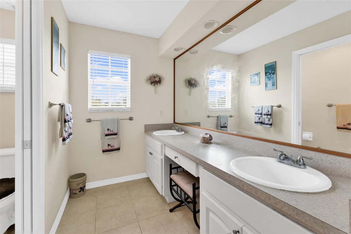 4978 HURLEY AVENUE — photo 20 of 45