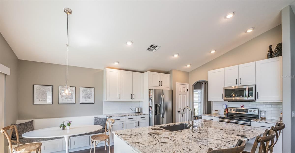 538 WINDSOR ESTATES DRIVE — photo 10 of 36