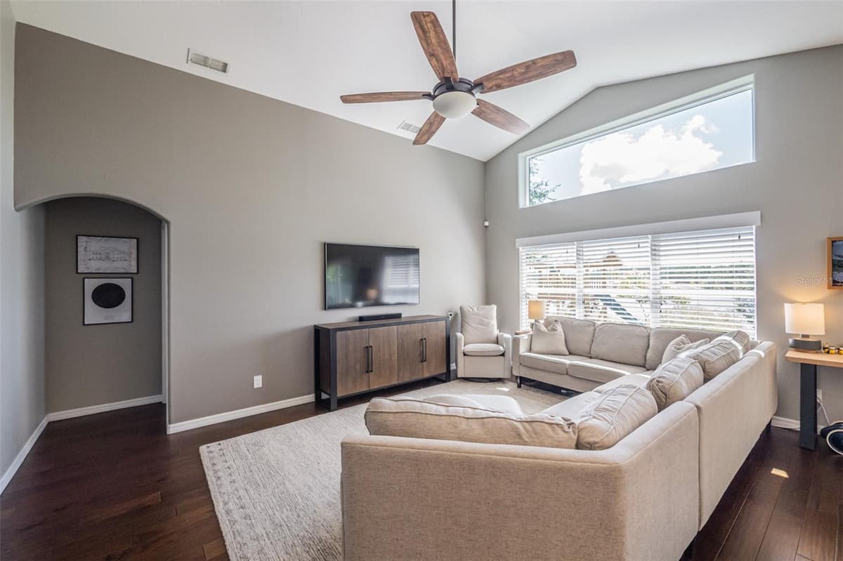 538 WINDSOR ESTATES DRIVE — photo 5 of 36