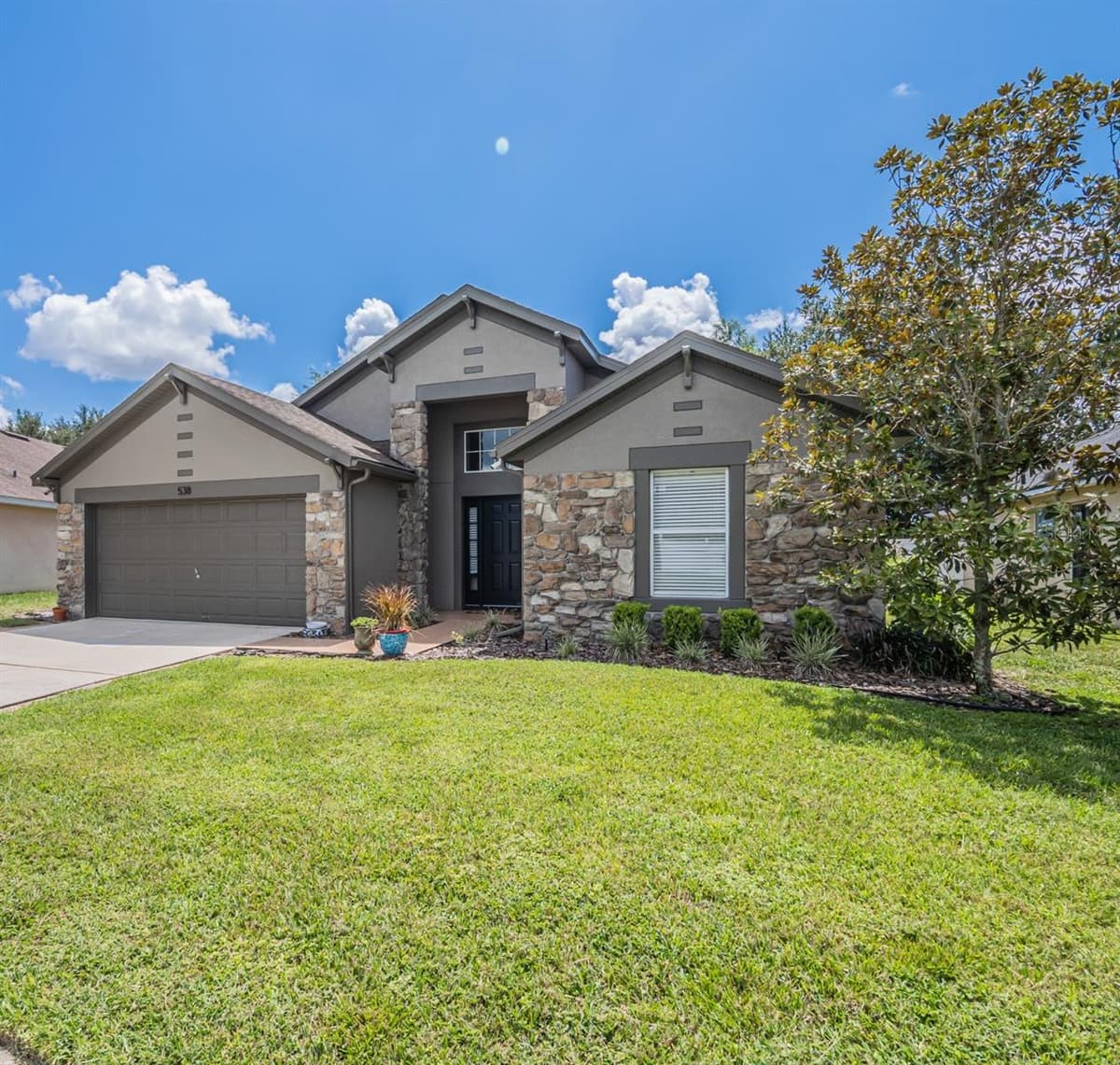 538 WINDSOR ESTATES DRIVE — photo 3 of 36