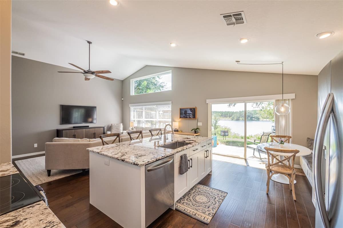 538 WINDSOR ESTATES DRIVE — photo 9 of 36
