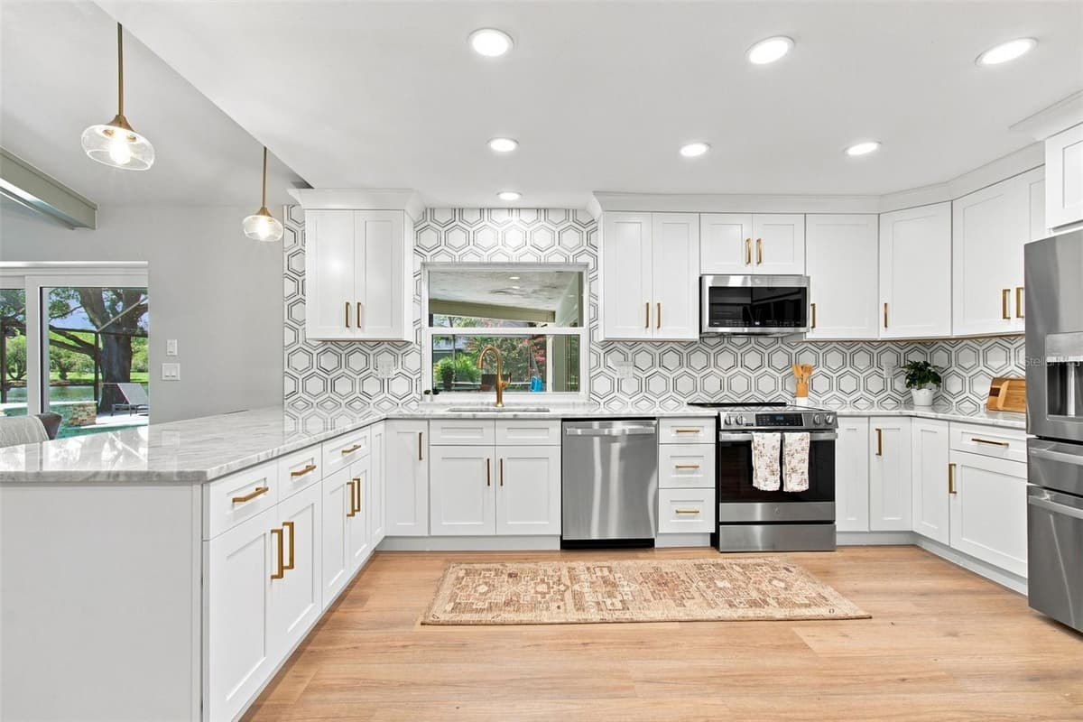 3126 EDGEMOOR DRIVE — photo 8 of 43