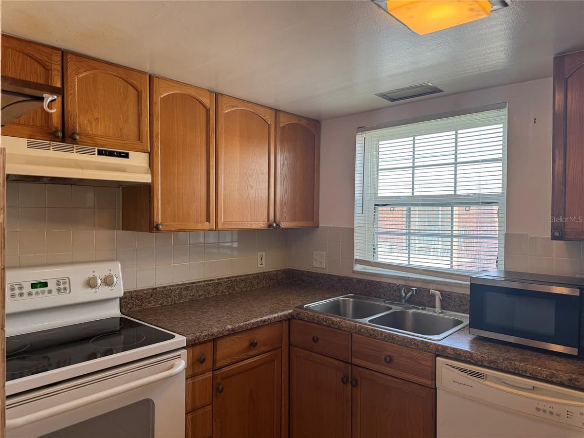 8542 10TH STREET — photo 3 of 17