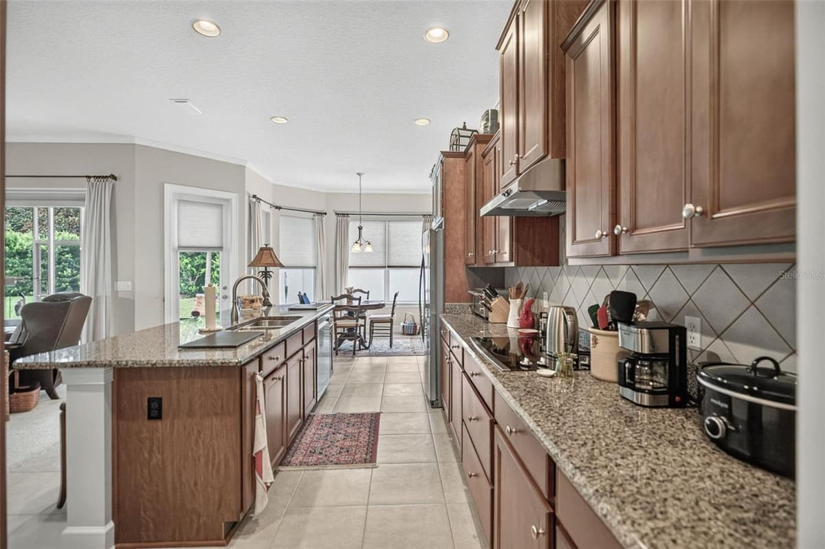 533 CHRISTINA DRIVE — photo 11 of 39