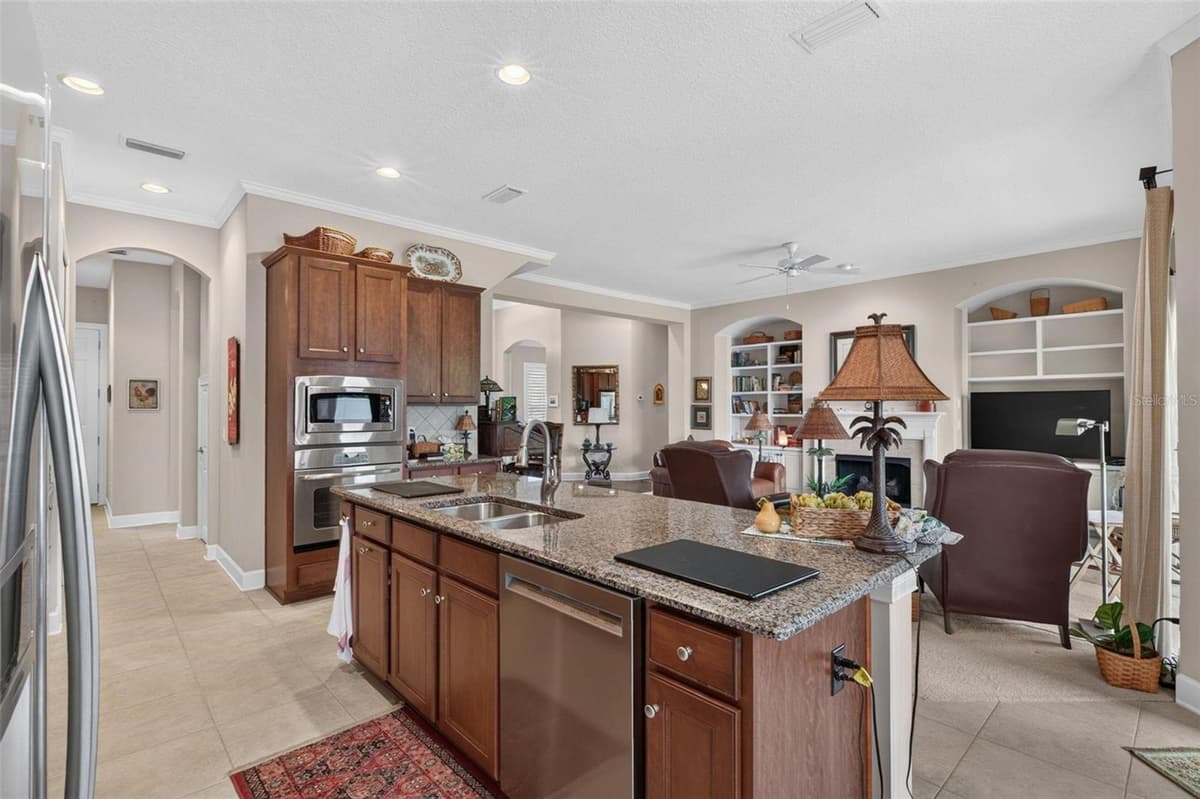 533 CHRISTINA DRIVE — photo 12 of 39