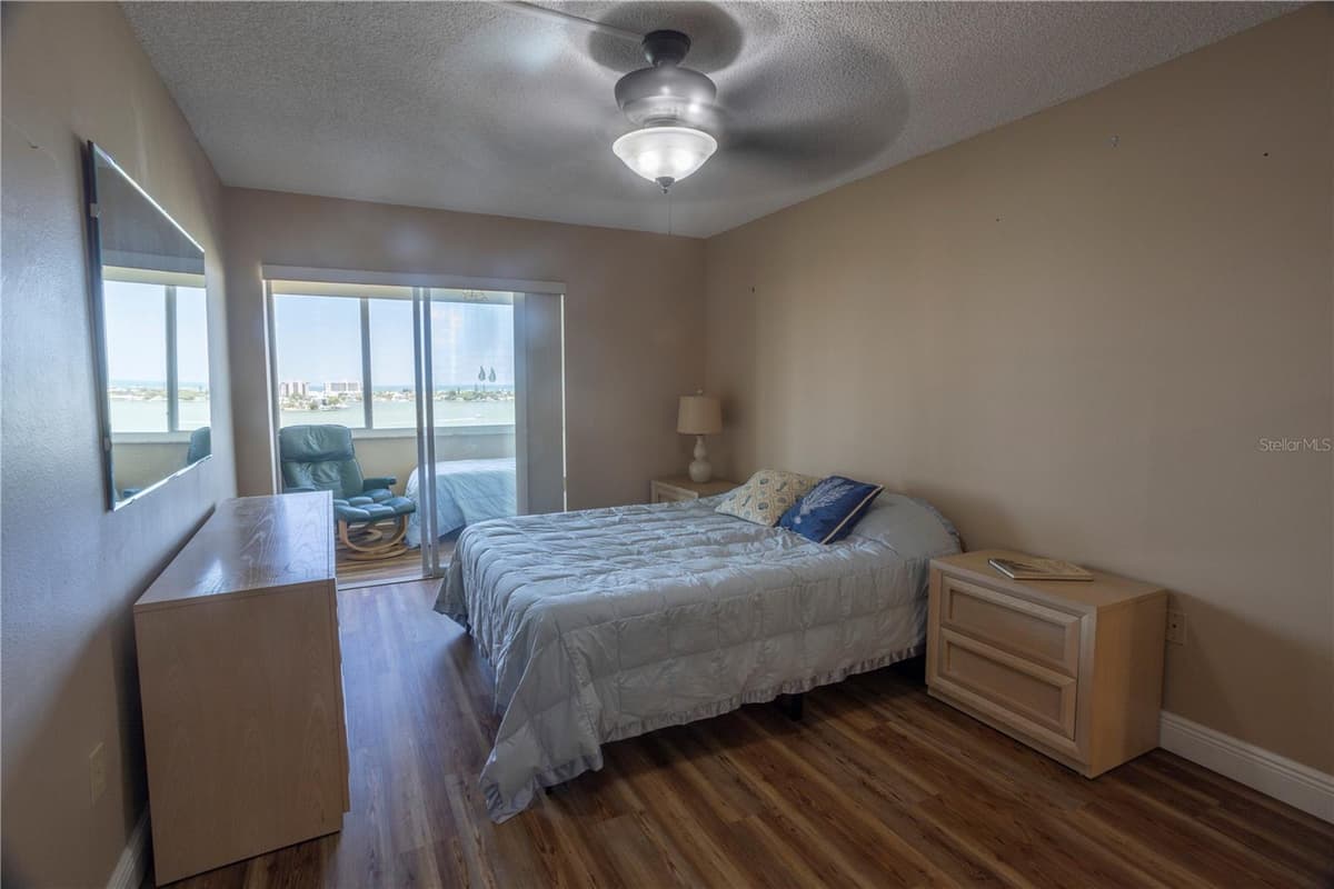 4525 COVE CIRCLE — photo 19 of 28