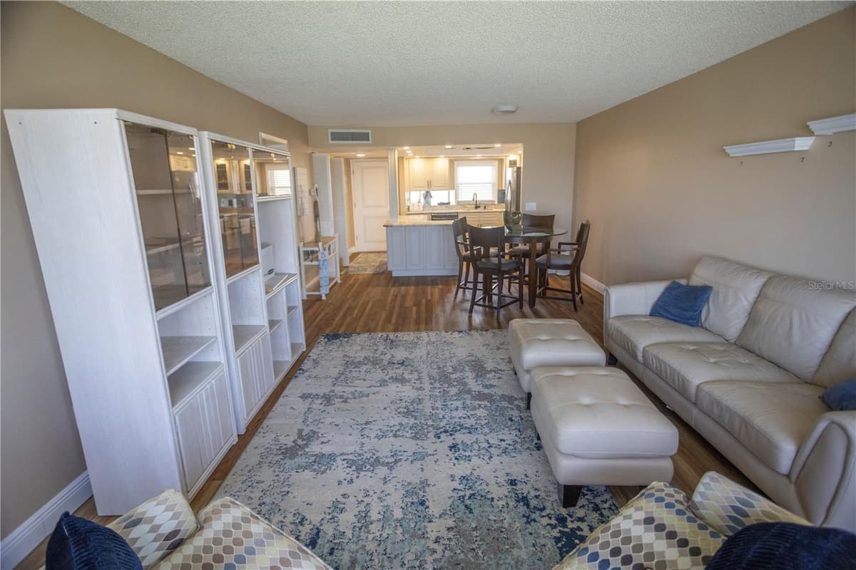 4525 COVE CIRCLE — photo 5 of 28