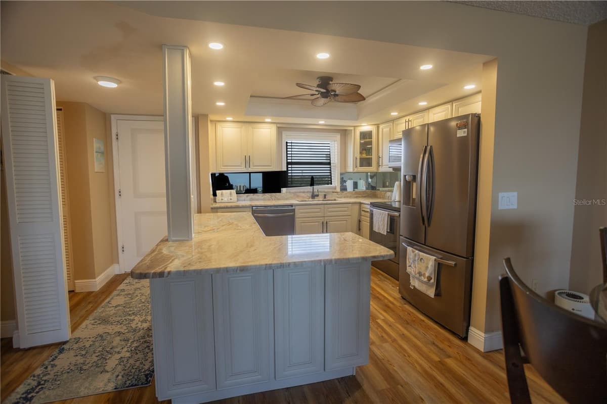 4525 COVE CIRCLE — photo 3 of 28