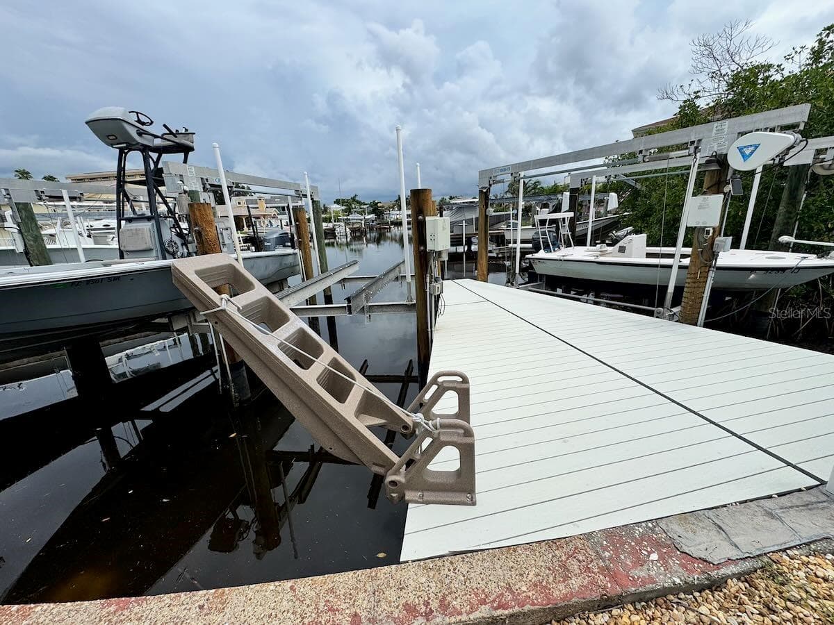 5451 BAYOU GRANDE BOULEVARD — photo 2 of 46