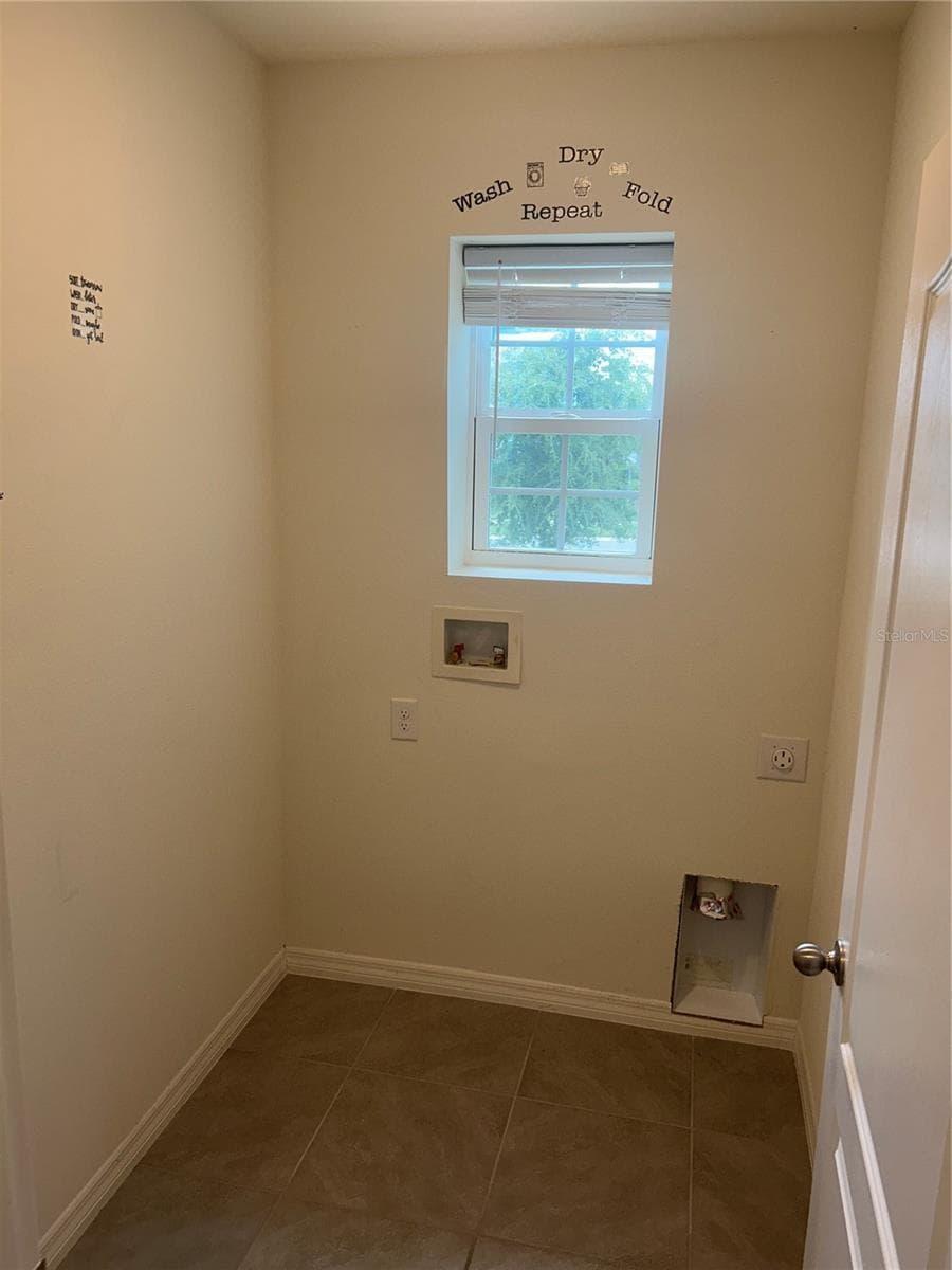 462 LIU LANE — photo 7 of 18