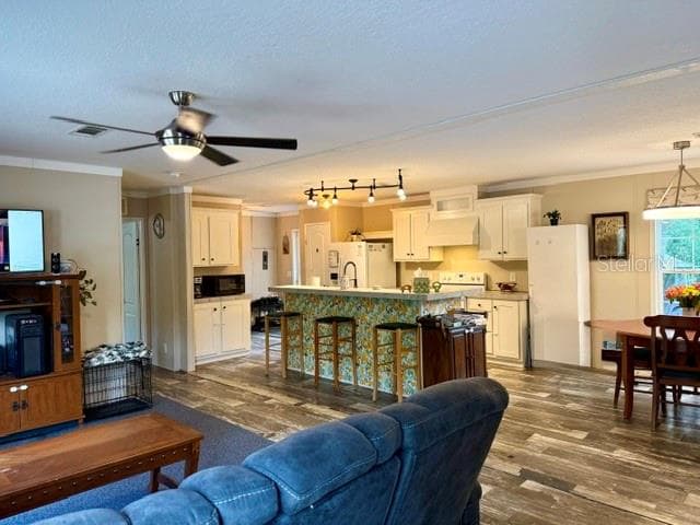 9825 LEGUNA STREET — photo 39 of 40