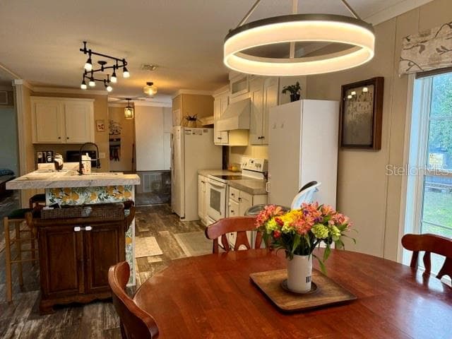 9825 LEGUNA STREET — photo 32 of 40