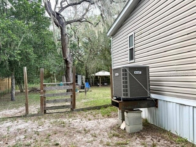 9825 LEGUNA STREET — photo 2 of 40