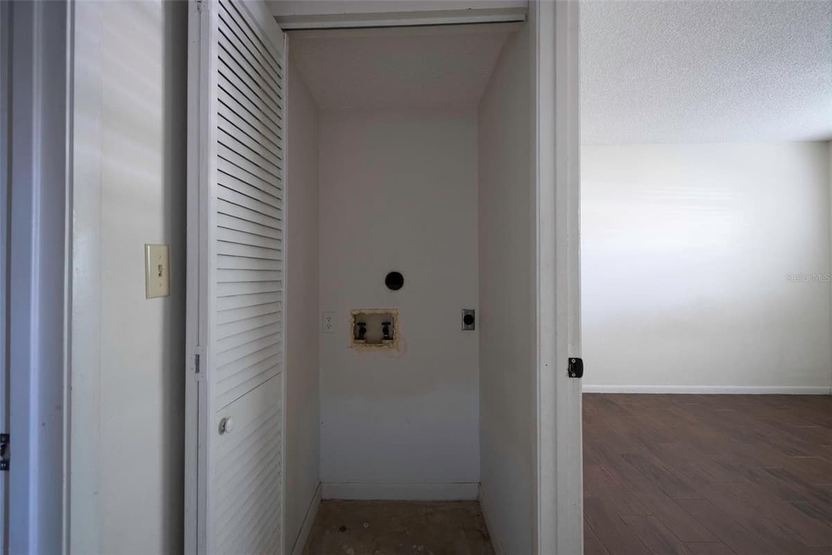 1649 SUNNY BROOK LANE — photo 9 of 24