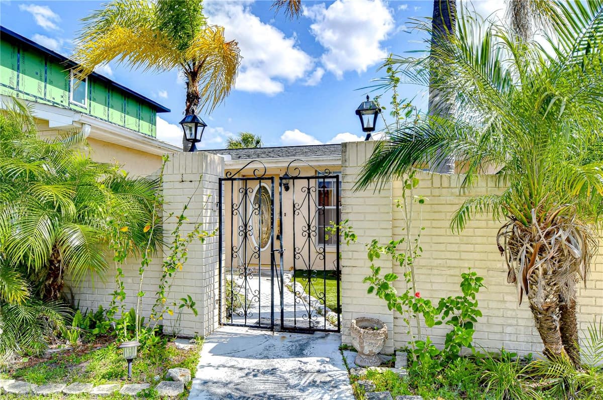 9826 ISLAND HARBOR DRIVE — photo 17 of 73
