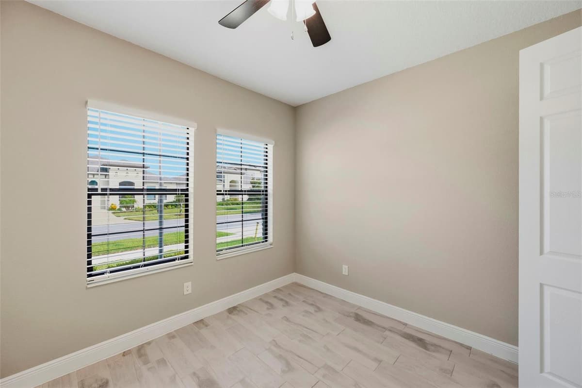 14519 WOODLAND SPUR DRIVE — photo 9 of 54