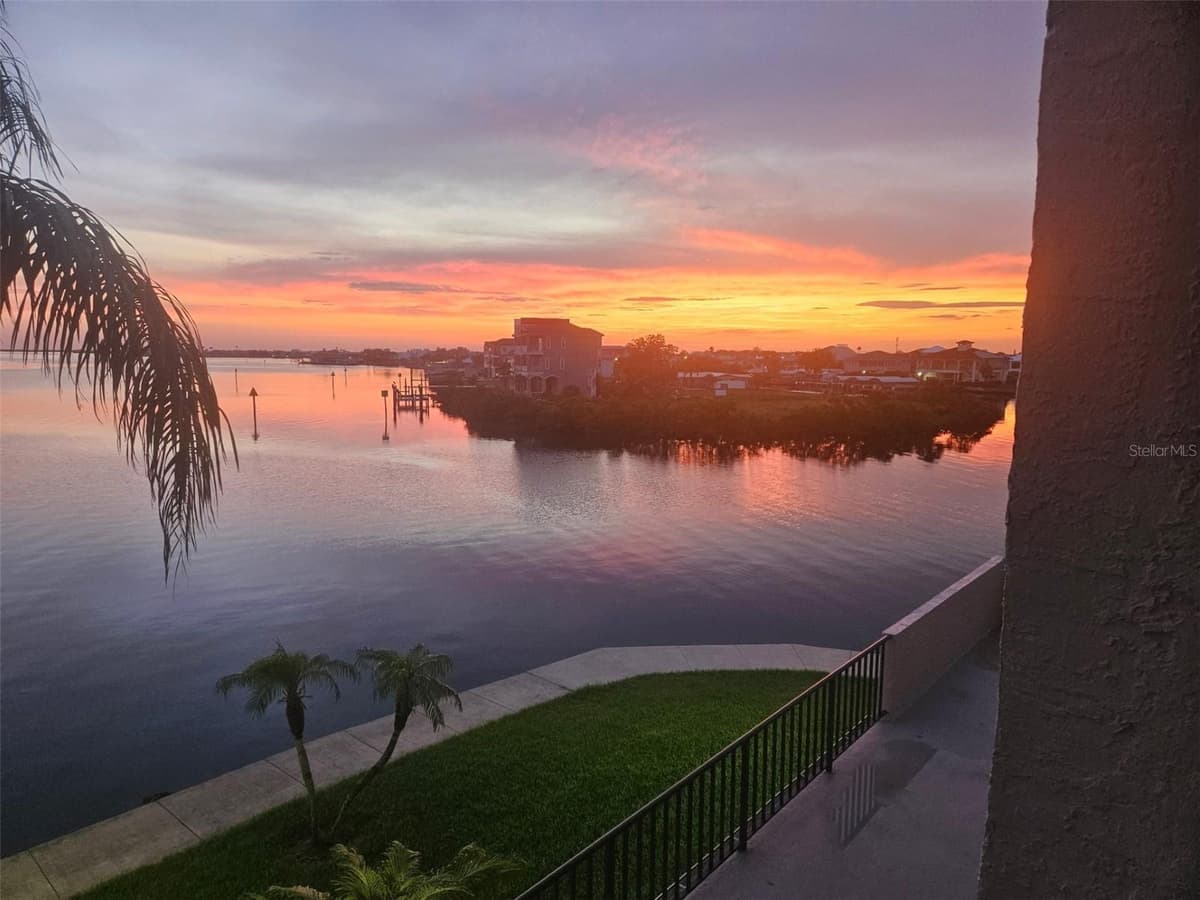 6035 SEA RANCH DRIVE — photo 4 of 20