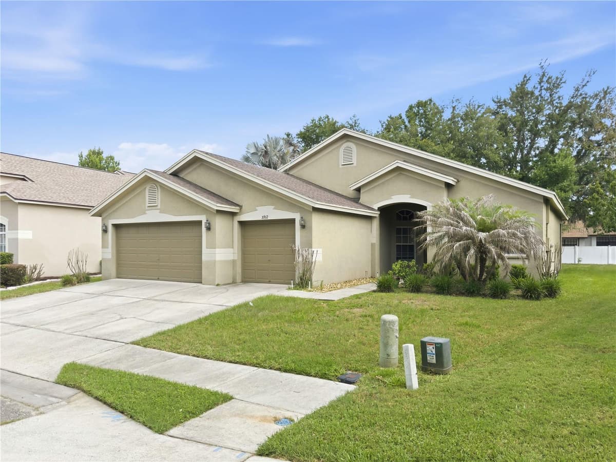 5912 BRAMBLE BUSH COURT — photo 4 of 60