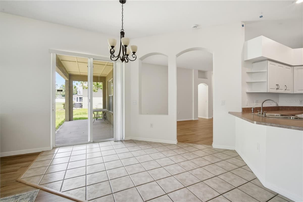 5912 BRAMBLE BUSH COURT — photo 11 of 60